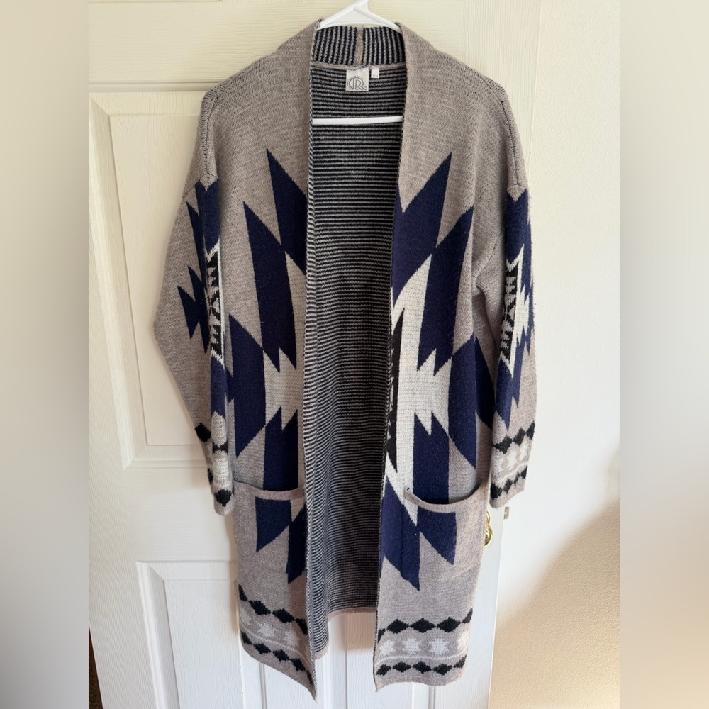 Geometric Patterned Cardigan - Picture 2 of 4